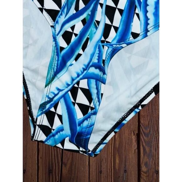 Unbranded Women’s Medium Blue White Geometric Print Off-Shoulder Ruffle Swimsuit - Picture 6 of 14